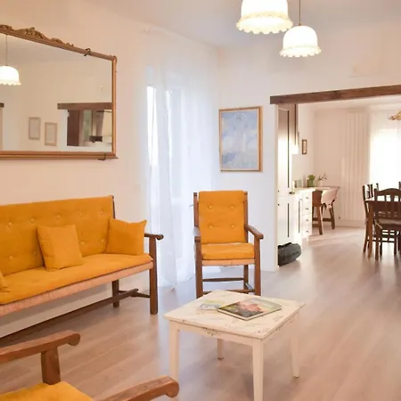 Domus Aromatica Apartment *